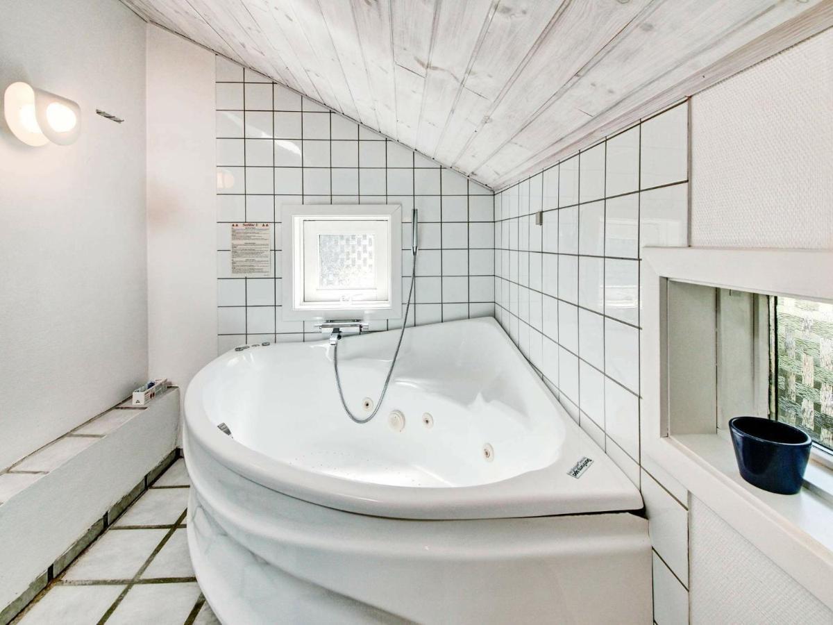 8 Person Holiday Home In Nex Vester Somarken Ngoại thất bức ảnh